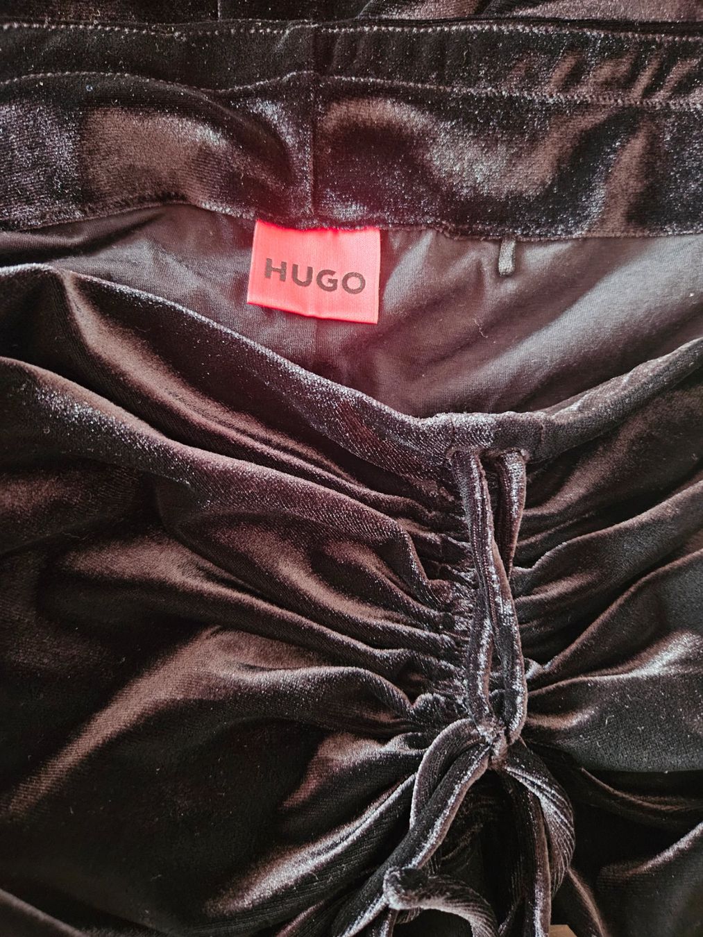 Hugo Boss Röcke: Elegante Samt Rock, Schwarz, Grösse M - – Neu (gemäss Beschreibung) aus Zürich von SkullLady88 3