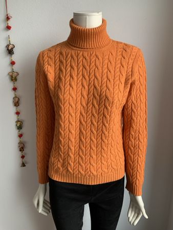 BOGNER: Oranger Rollkragenpullover mit edlem Zopfmuster, 36