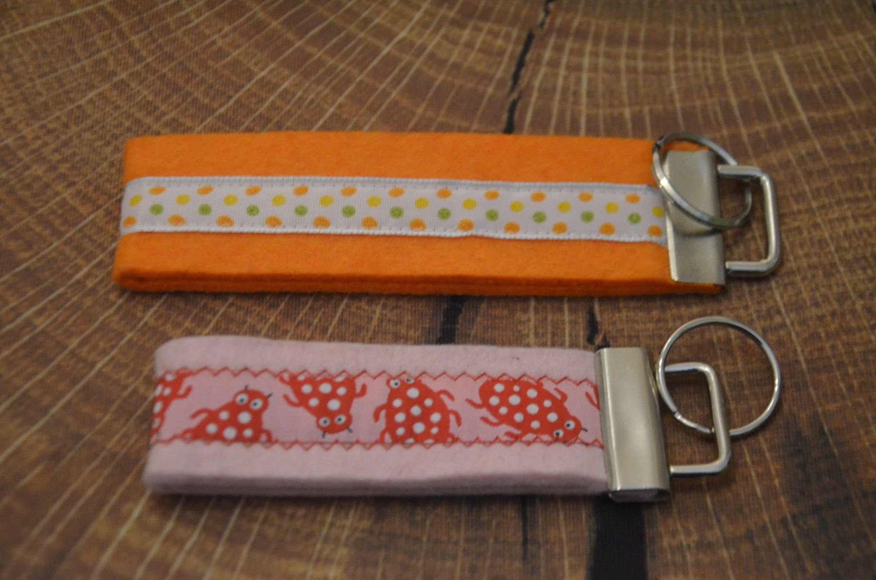 Schlüsselanhänger & - bänder: 2 STUCK PORTE CLEE NEU - HANDARBEIT – Neu und originalverpackt aus Chiasso von Dolly015