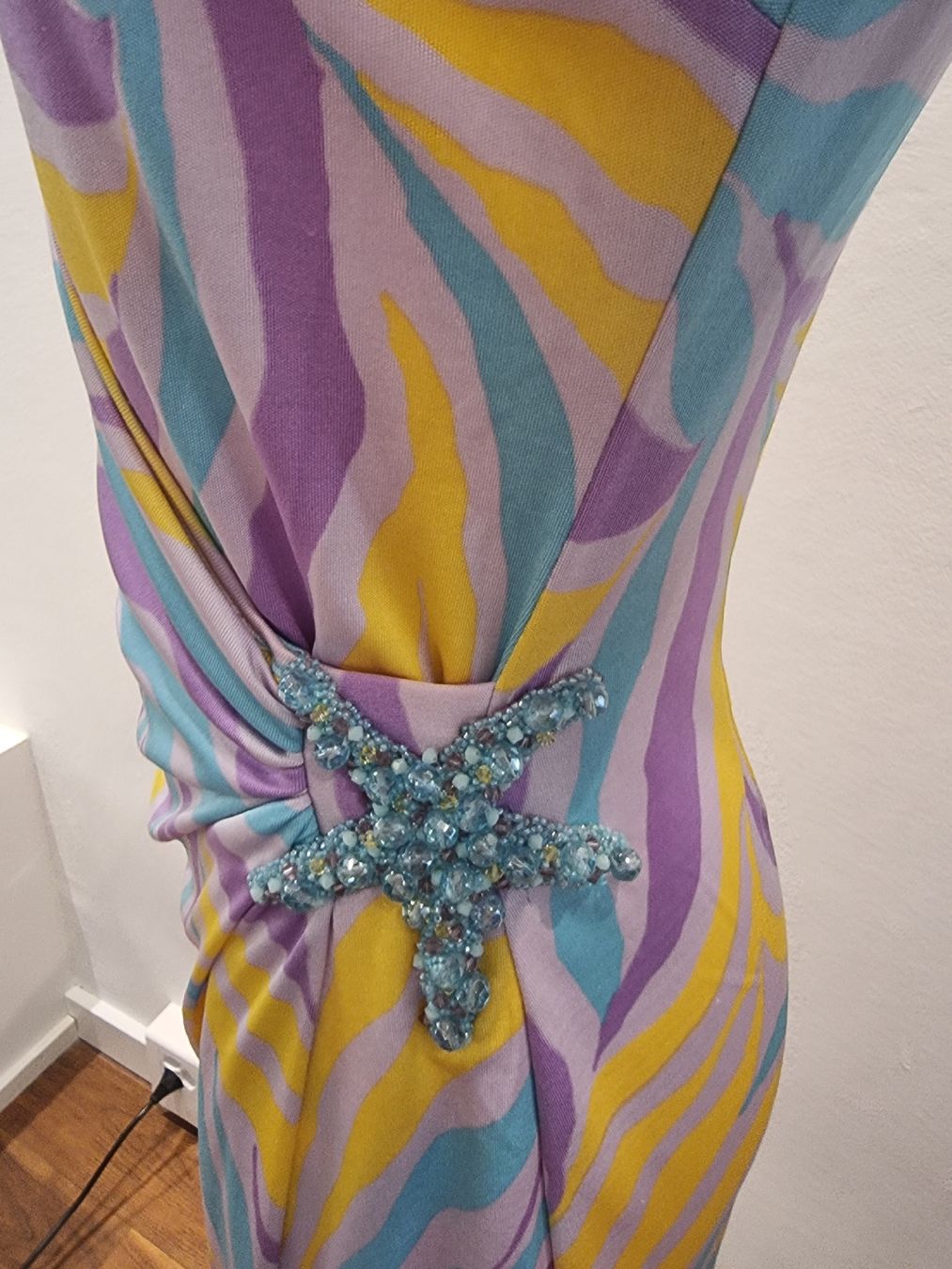 Vestiti: Blumarine Seidenjerseykleid mit Seestern – Nuovo (secondo la descrizione) da Zürich venduto da ANU-AnimalsNeedUs 3