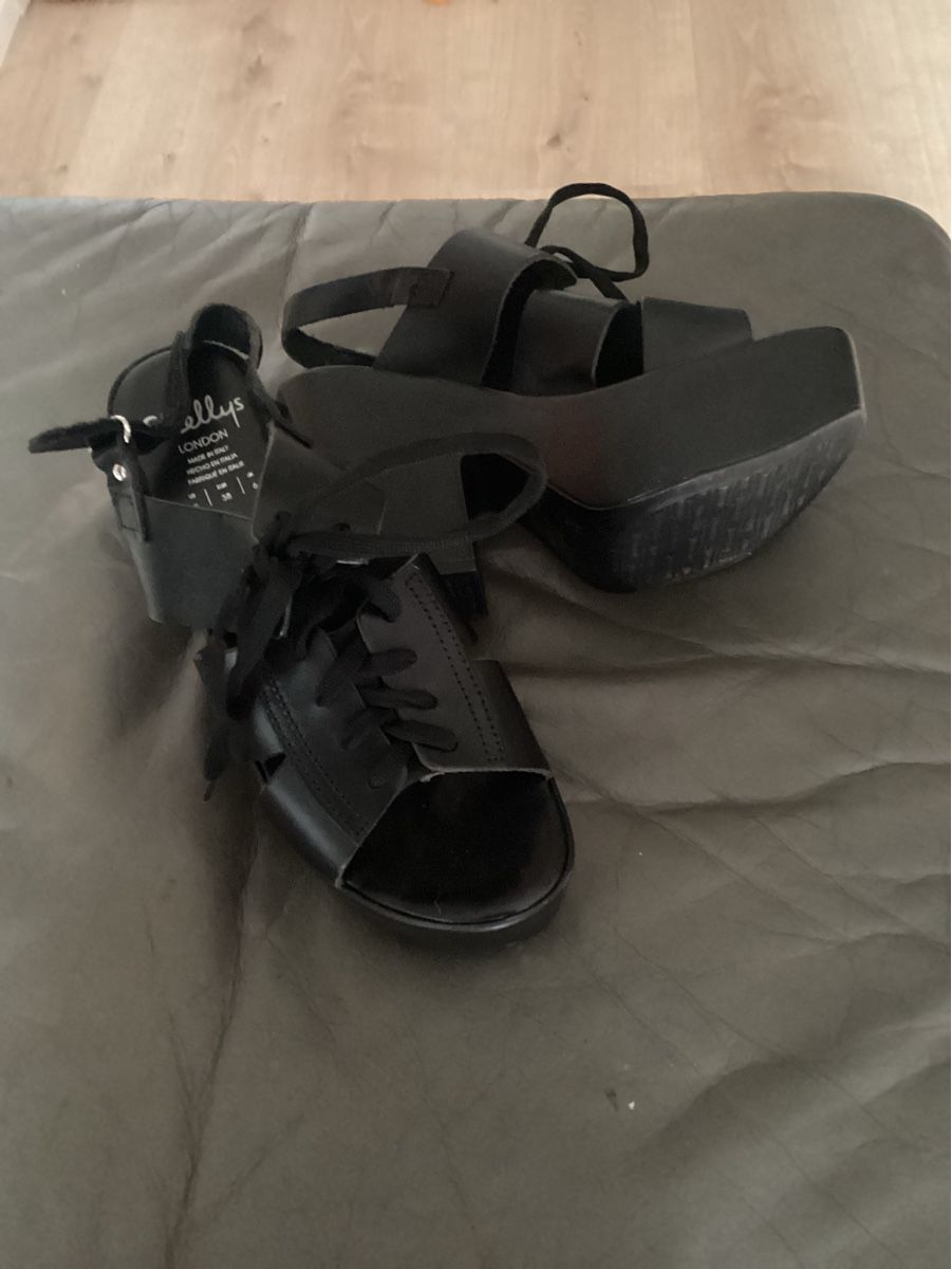 Scarpe da donna: Plateau-Sandalen schwarz, Grösse 38 – Nuovo (secondo la descrizione) da Grenchen venduto da bayerndrei