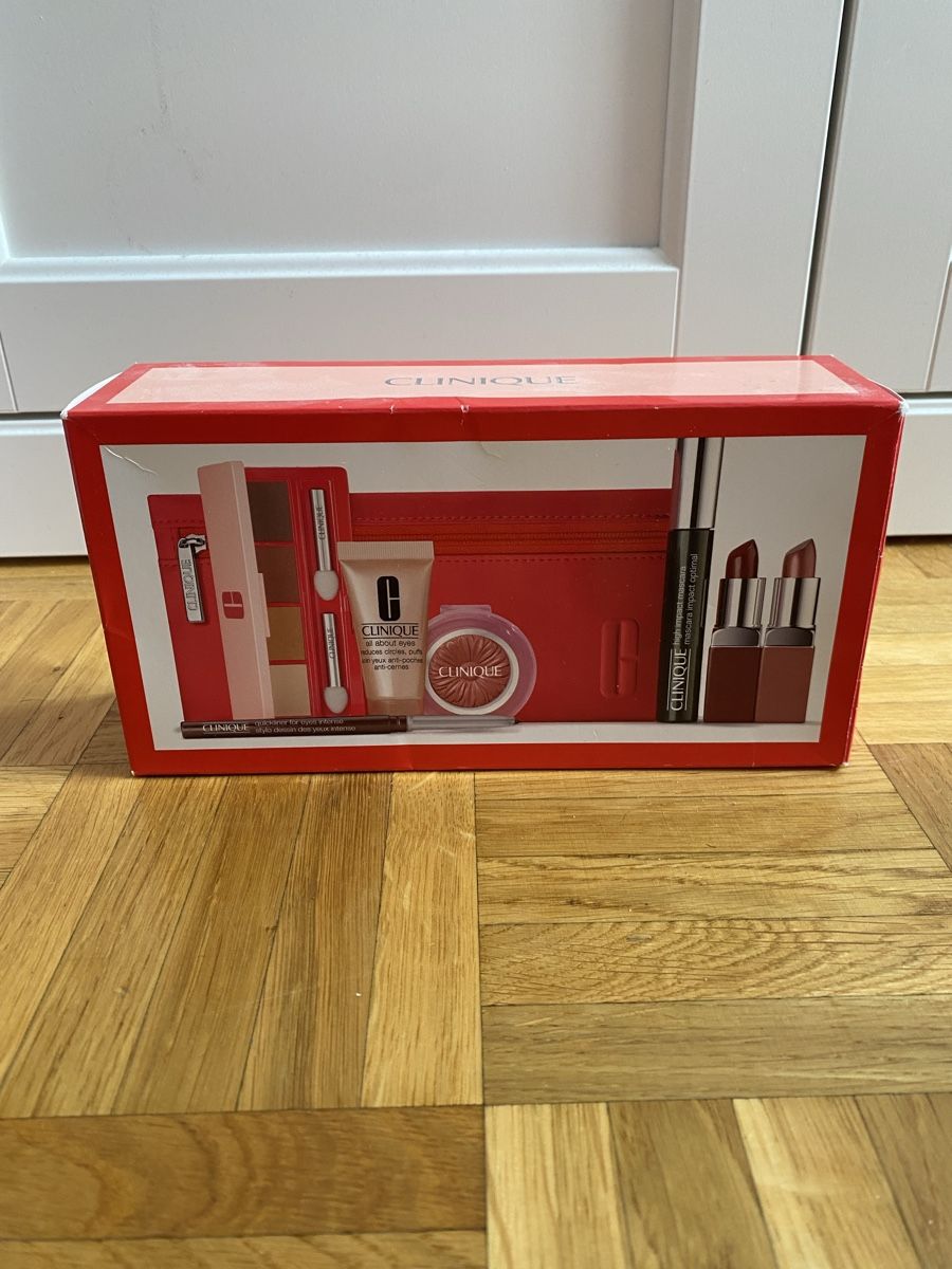 Clinique Make-up: Clinique Make Up Coffret NEU – Nuovo e nell'imballaggio originale da Givisiez venduto da dor_xb9k