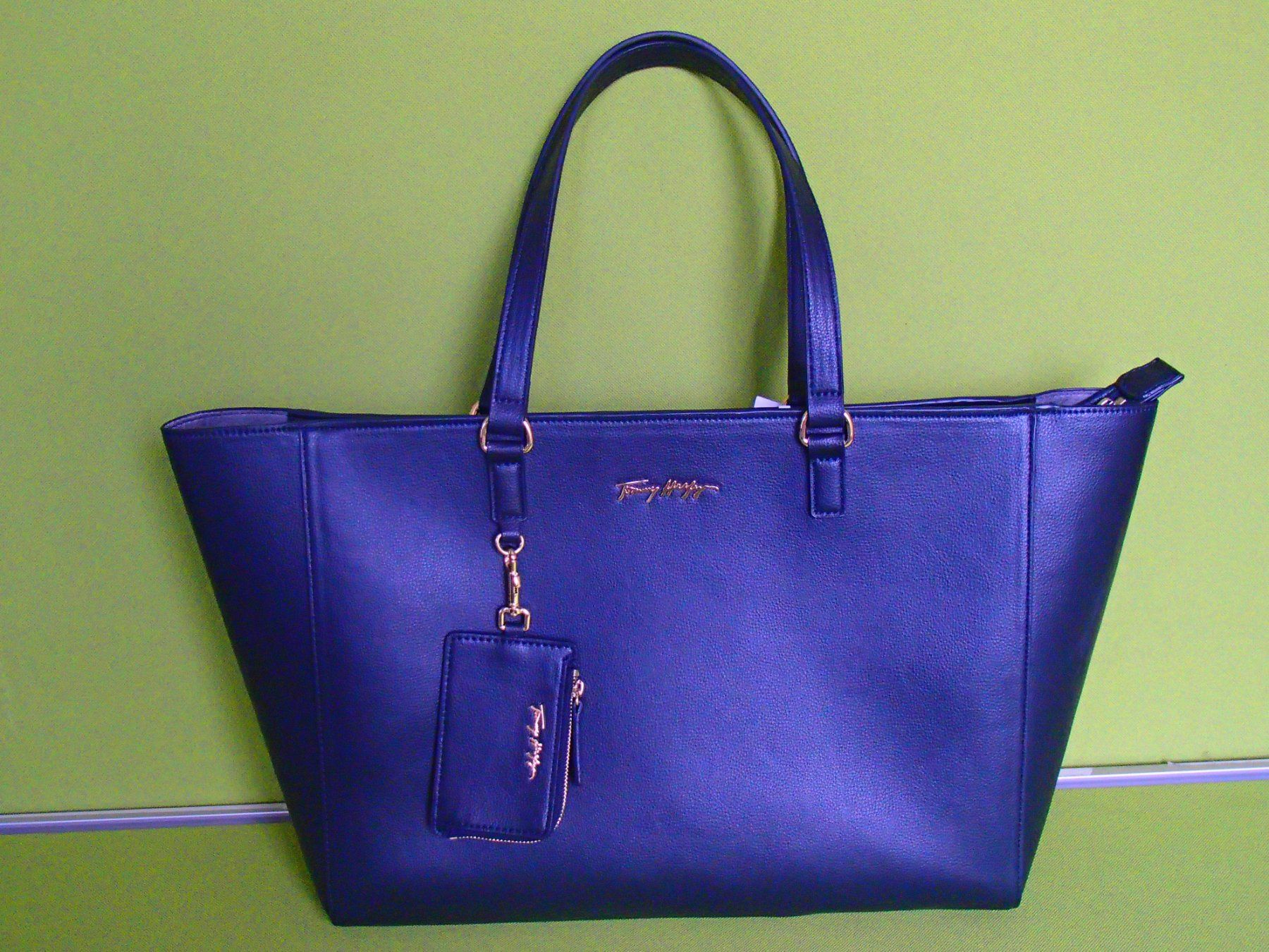 Tommy Hilfiger Borse da donna: Original dunkelblauer Tommy Hilfiger Shopper neu – Nuovo e nell'imballaggio originale da Schöfflisdorf venduto da pullux 6