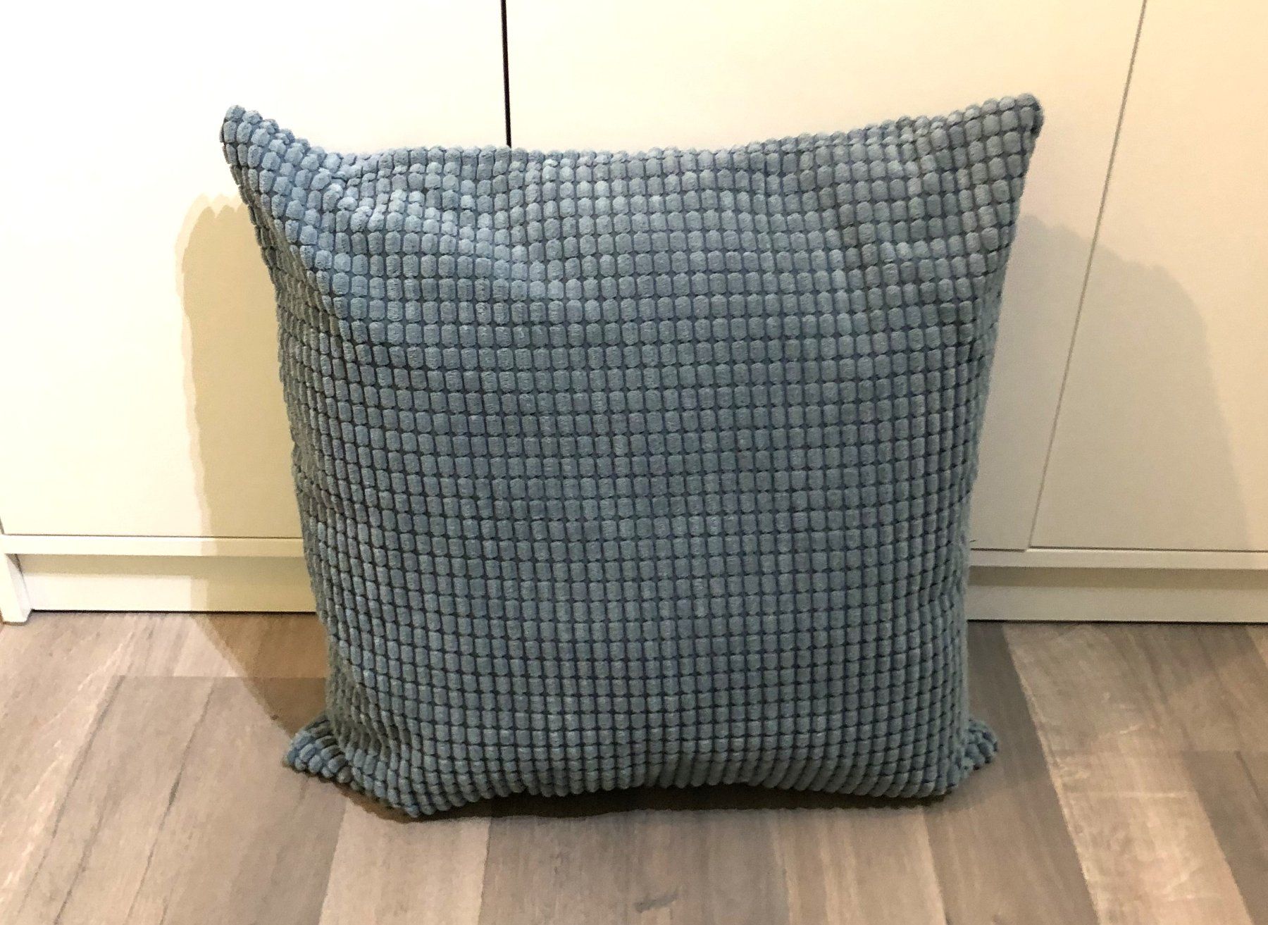 Kissen: Kuschelkissen – Neu (gemäss Beschreibung) aus Rüti ZH von Jasna89