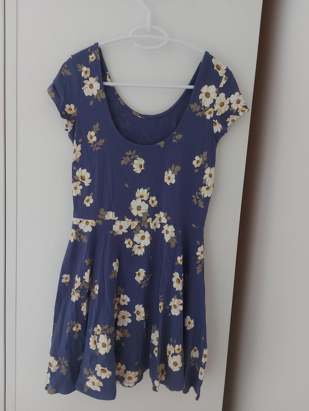 C&A Kleider: Robe patineuse à fleurs – Neu (gemäss Beschreibung) aus Le Mont-Pèlerin von jux_x96b 1