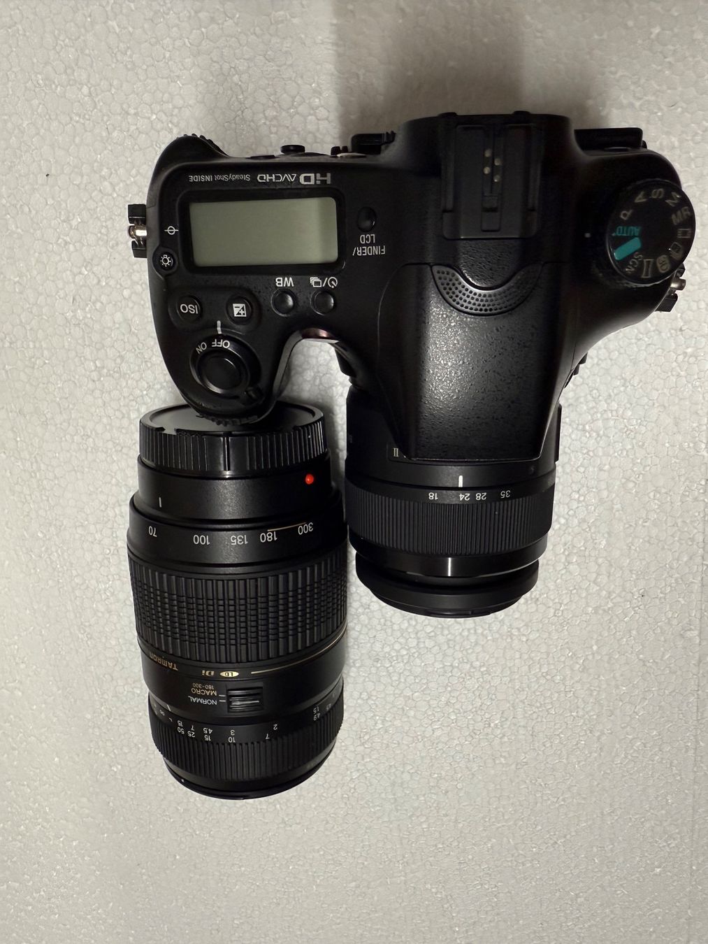 Sony Fotocamera: Sony Alpha 77 Kamera + 2 Objektive + Ladegerät + Akku – Usato da Zürich venduto da pnp_jz9v 1