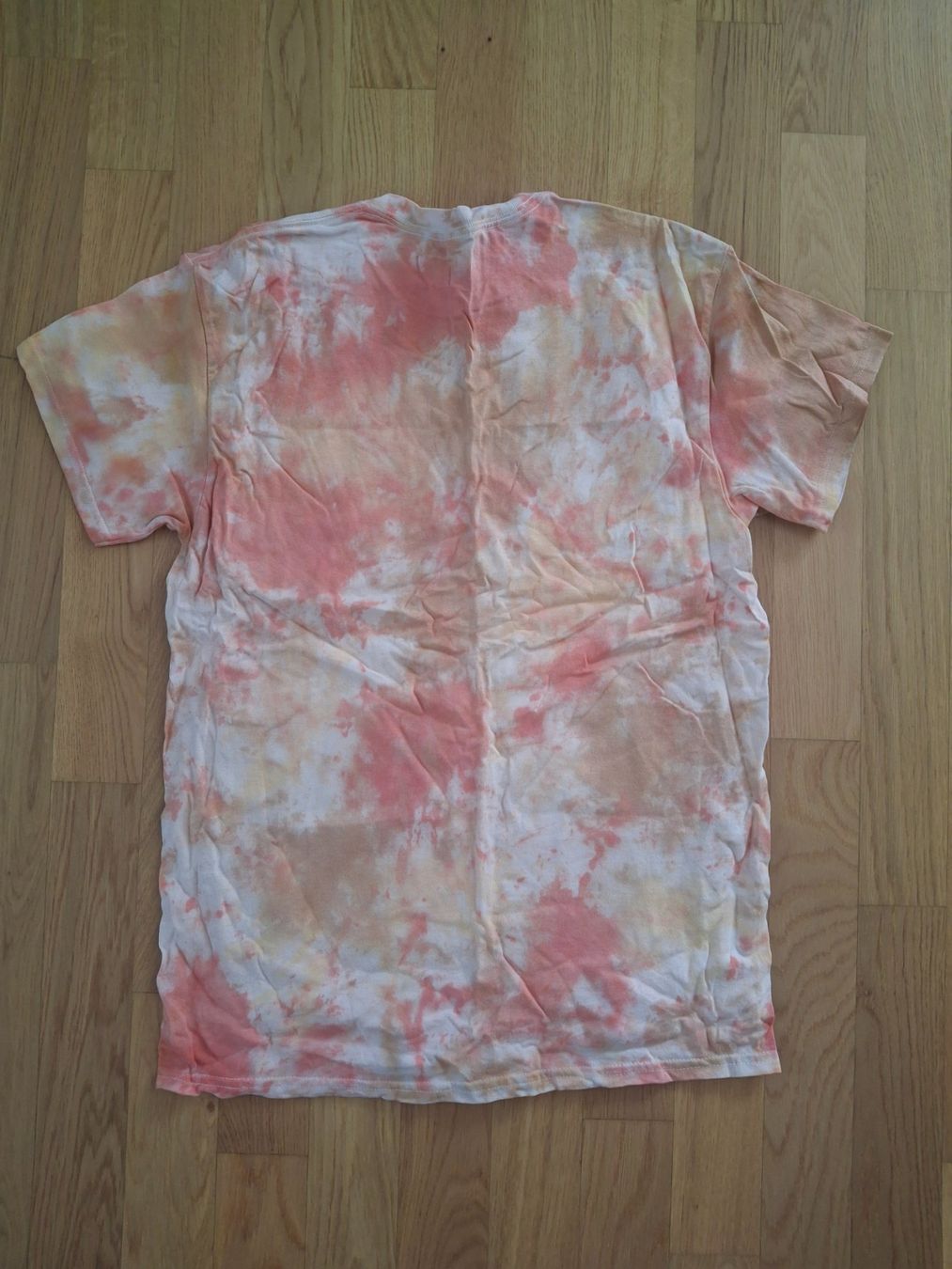 T-shirt: Batik T-Shirt – Usato da Luzern venduto da gab_726g 1
