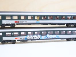 ROCO/Staiber 2 x SBB Personenwagen Grafitti Spur N - Set