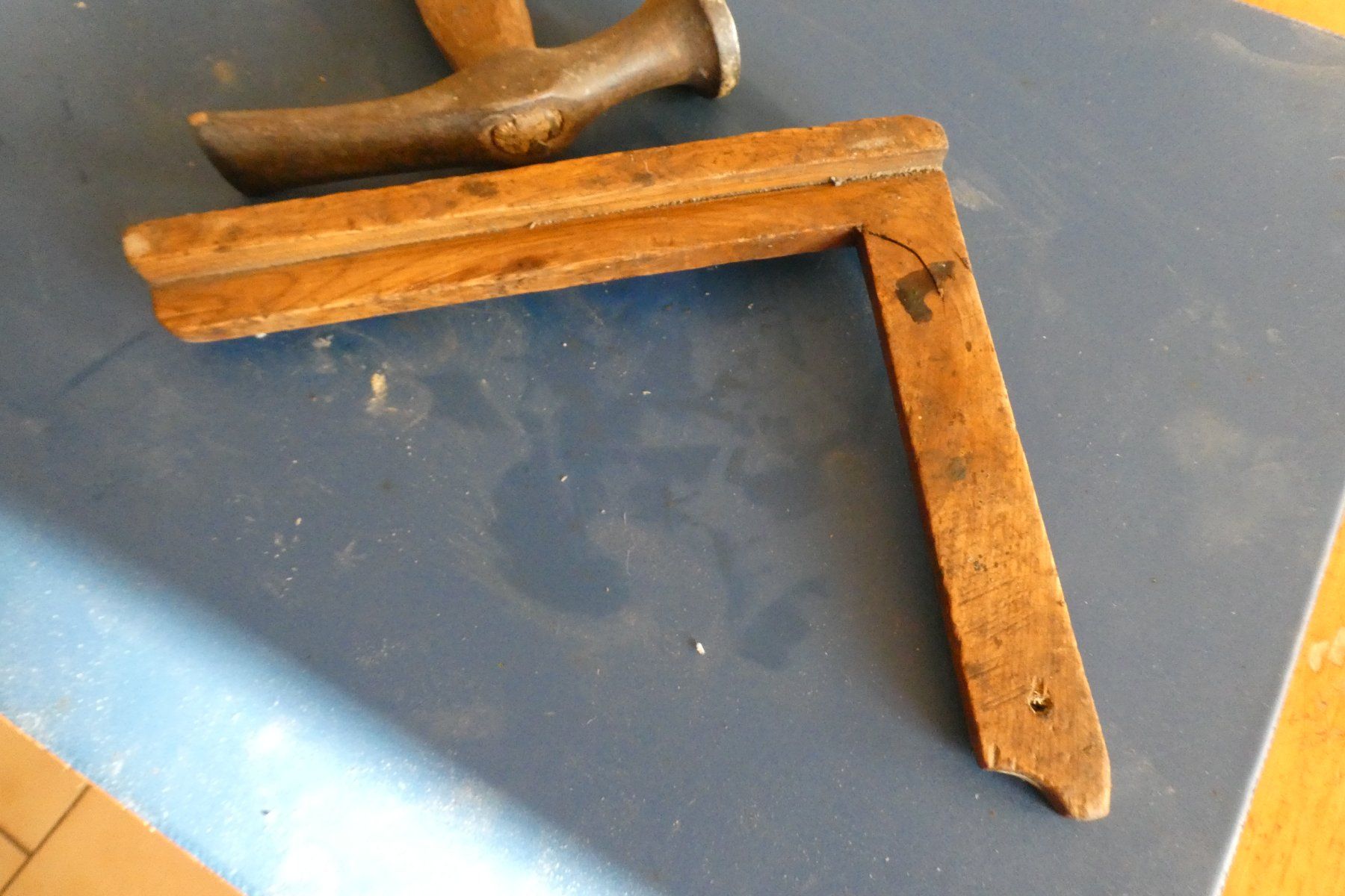 Tutti gli attrezzi: outils marteau /équerre – Usato da Fontaines NE venduto da monloisir 3