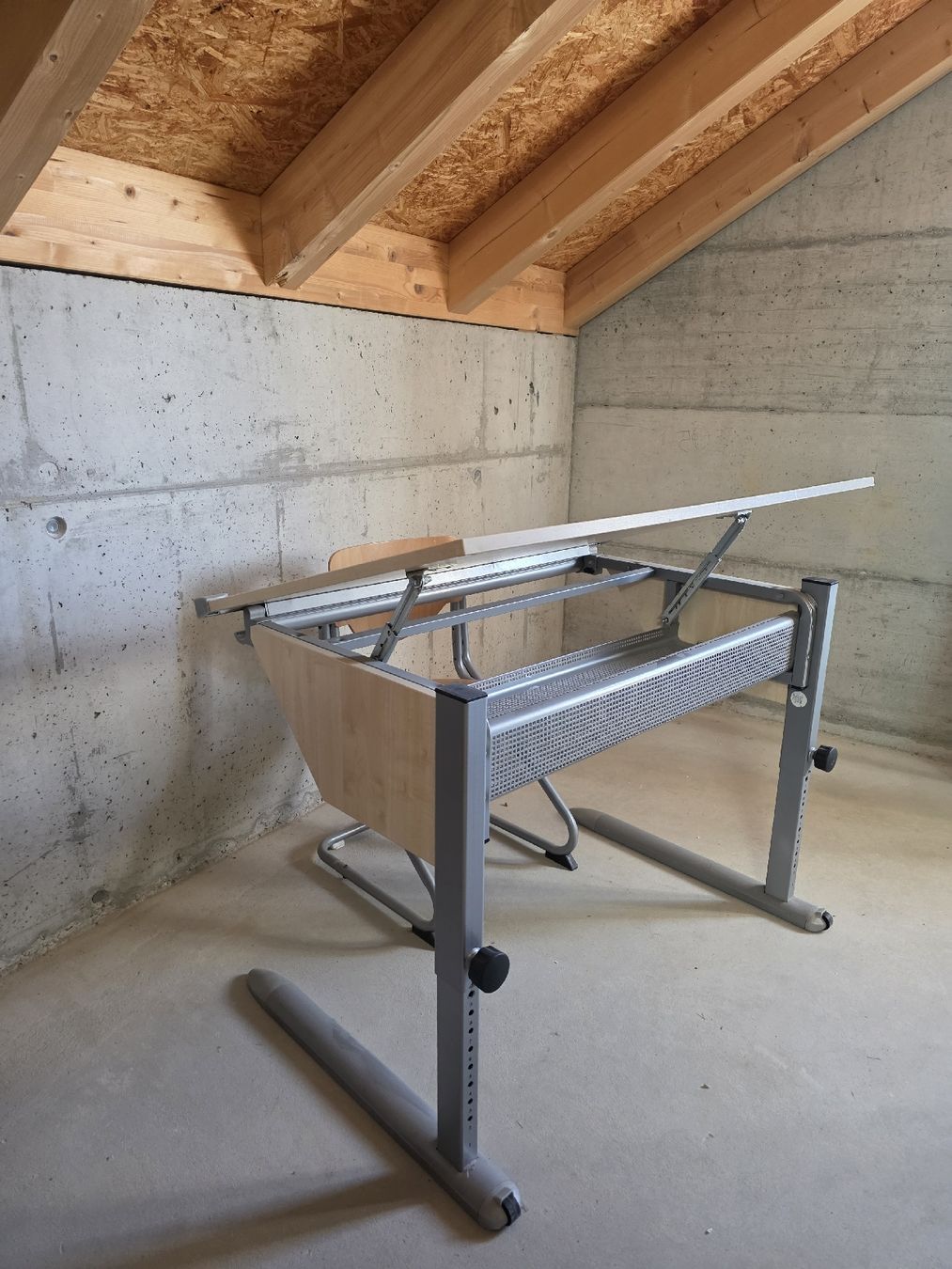Schreibtische: bureau scolaire / Schultisch – Gebraucht aus Chevroux von giu_vmw7 1