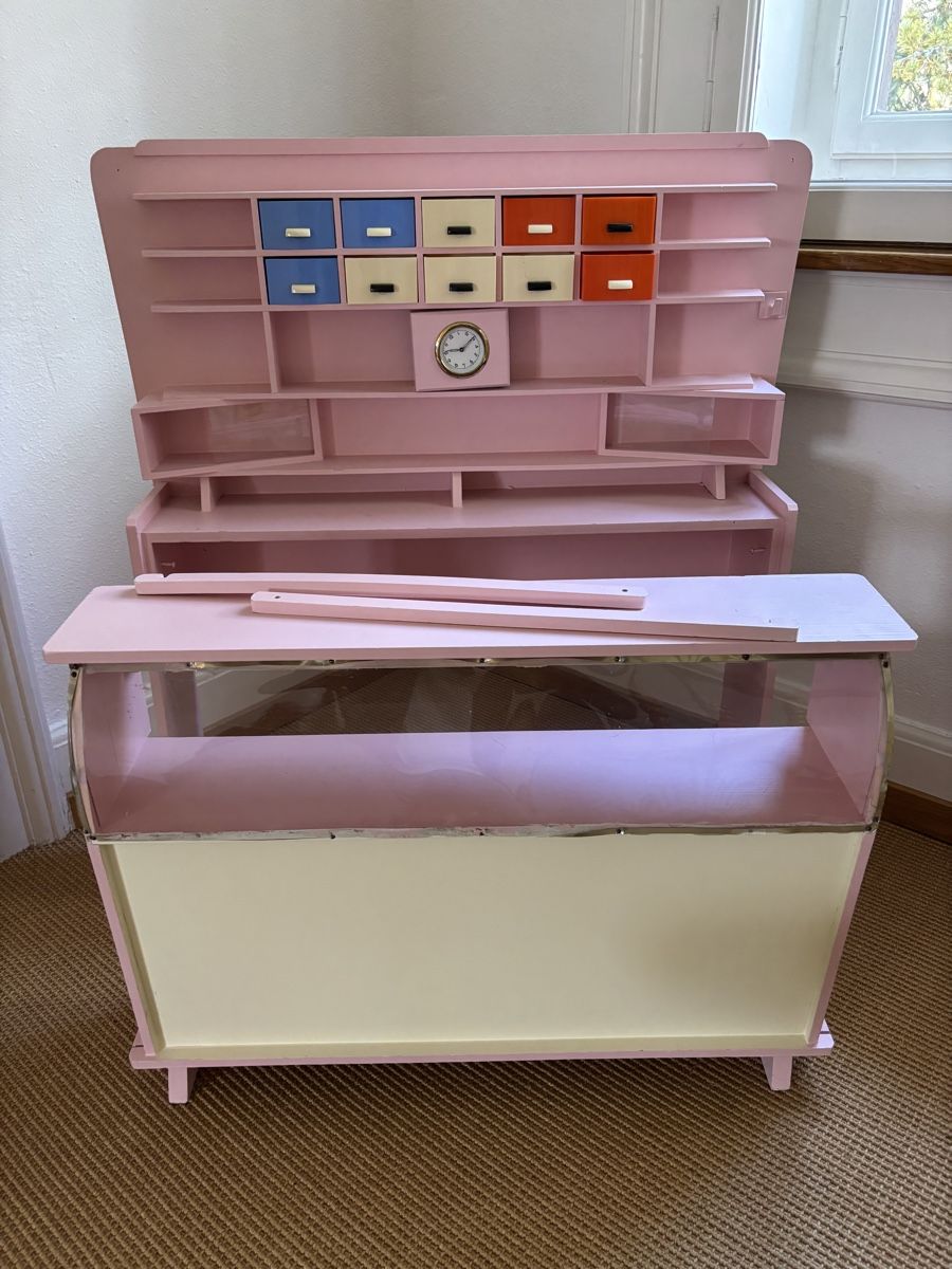 Spielzeuge: Wunderschöner Kinderladen in Rosa – Gebraucht aus Zürich von Aapitz