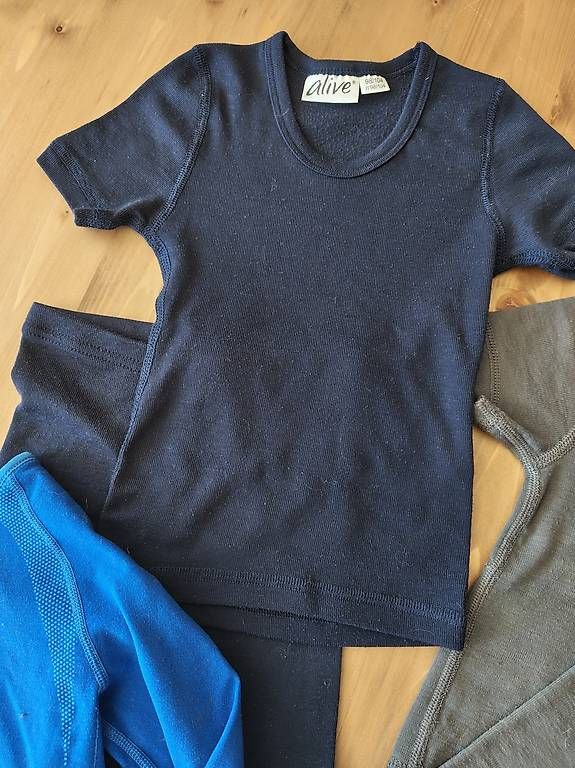 Unterwäsche: Thermoset in grösse 98/104 – Gebraucht aus Flawil von minggeli83 2