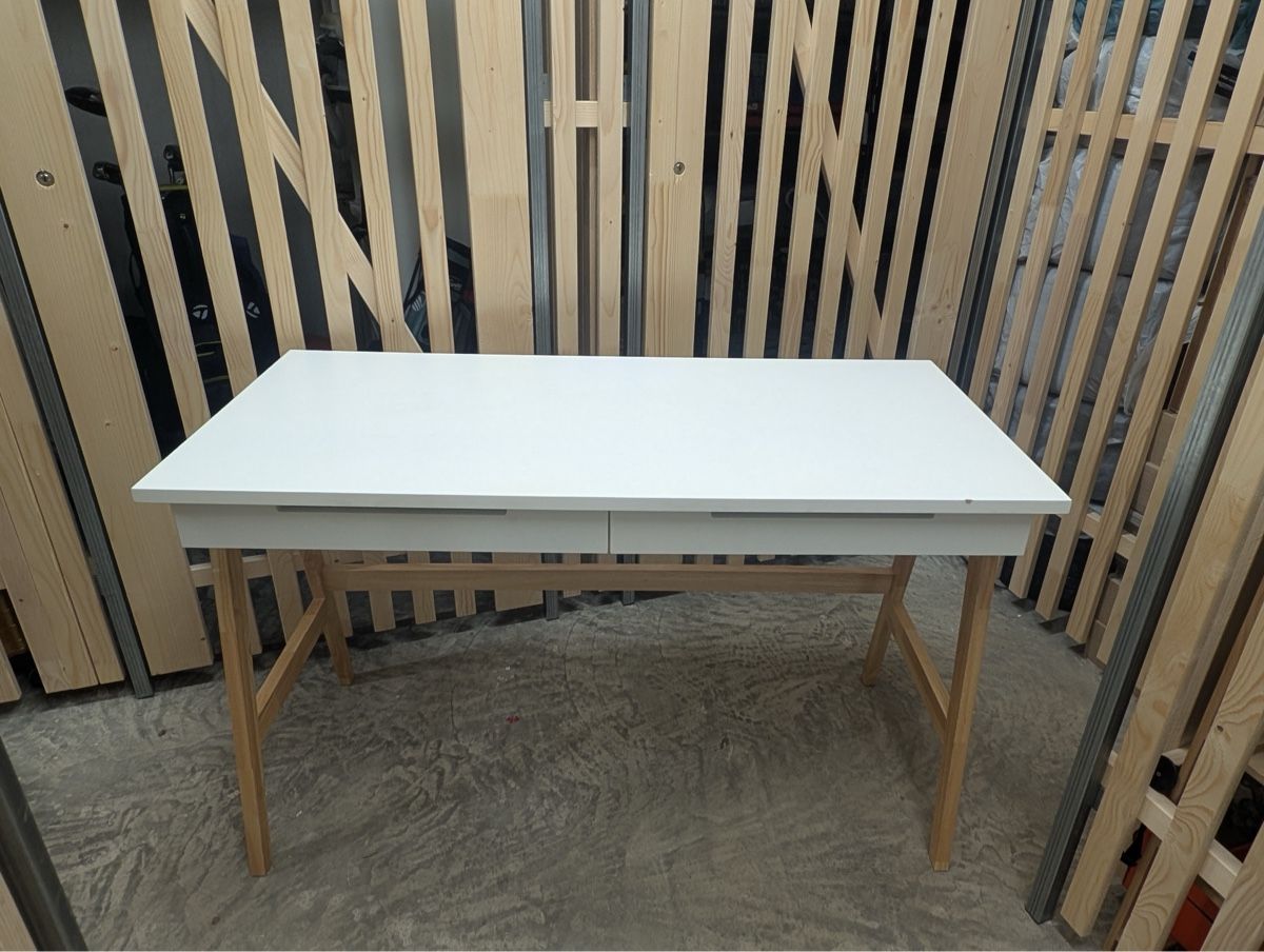 Livique Schreibtische: Desk – Gebraucht aus Rolle von gos_2xy5 1