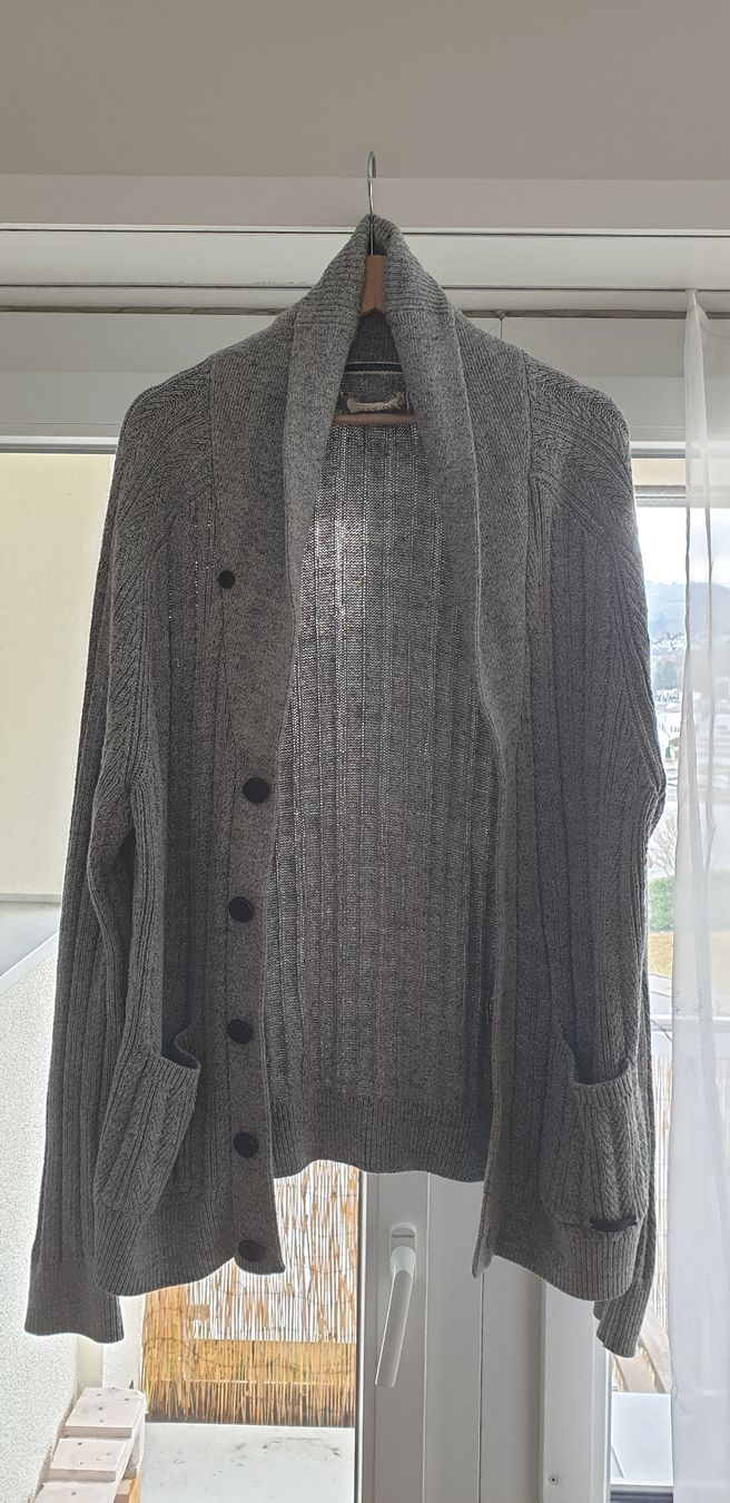Giacche: Strickjacke Grösse L Grau – Usato da Richterswil venduto da Bardock0124