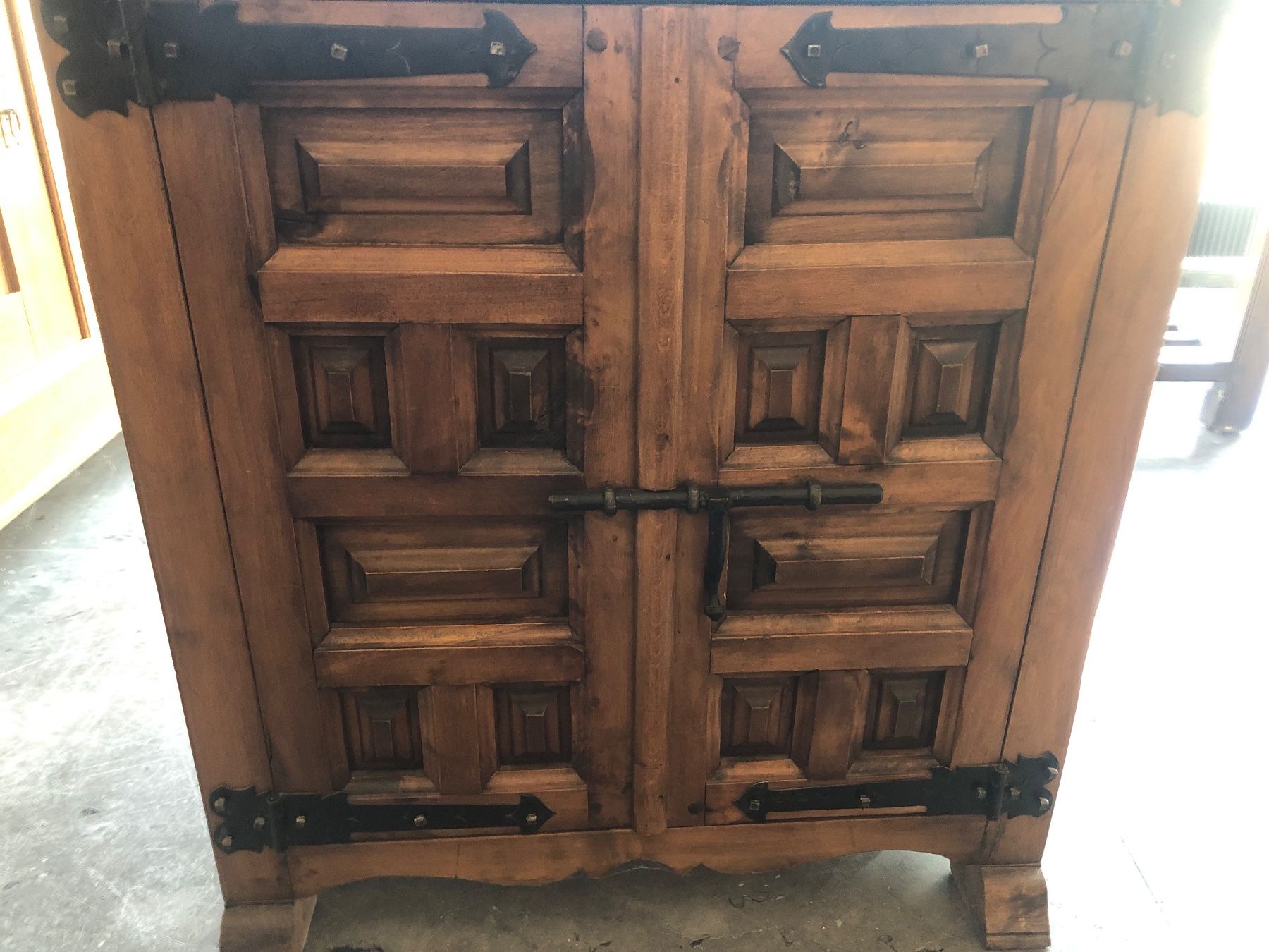 Commodes: Schönes Spanisches Schränkchen – D'occasion à Rothrist par bambus18 9