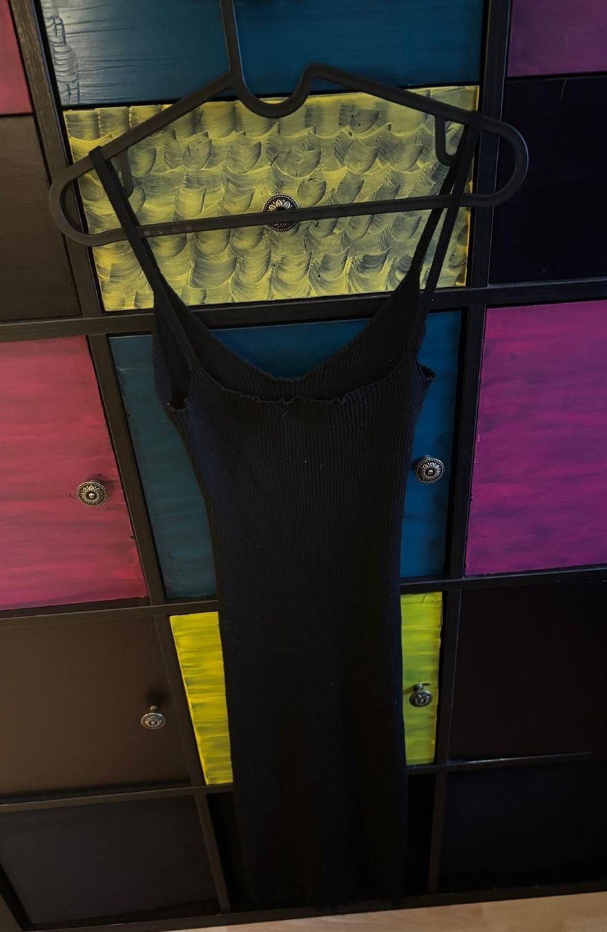 Kleider: Schickes, geripptes Sommerkleid, schwarz, Grösse S – Gebraucht aus Bülach von reaos 2