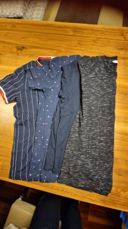 4 T'Shirt dunkelblau/ schwarz, Gr. M, " Marke: Jack& Jones"