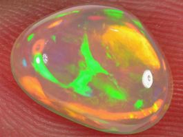 2.1 Karat - Äthiopischer Welo Opal mit intensiven Farben