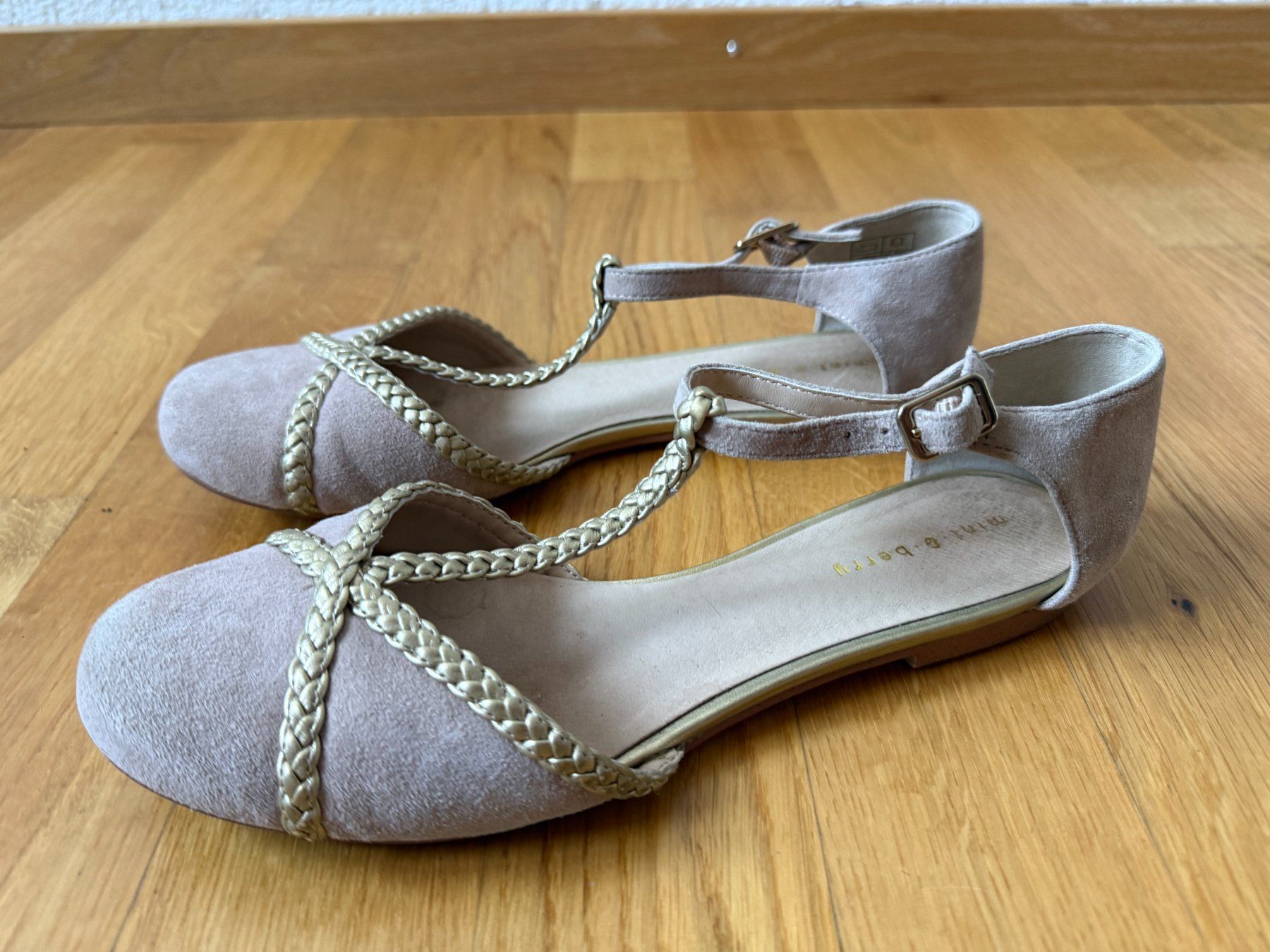 Scarpe da donna: Ballerina mit Goldriemchen, Wildleder, 38 – Usato da Wichtrach venduto da cimora 1