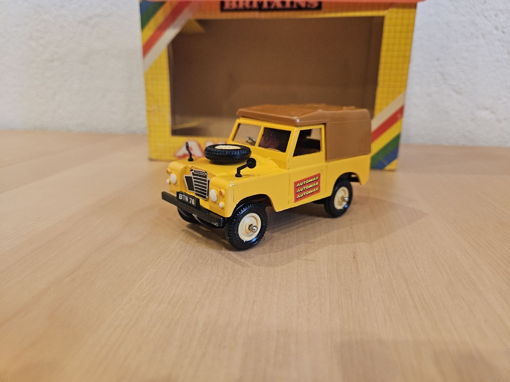 Britains Kit di modellismo & Modellini statici: Land Rover Britains Autoway au 1:32 – Nuovo e nell'imballaggio originale da Berolle venduto da ford8830