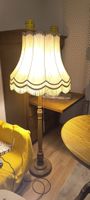 stehlampe mit massiven holzfuss