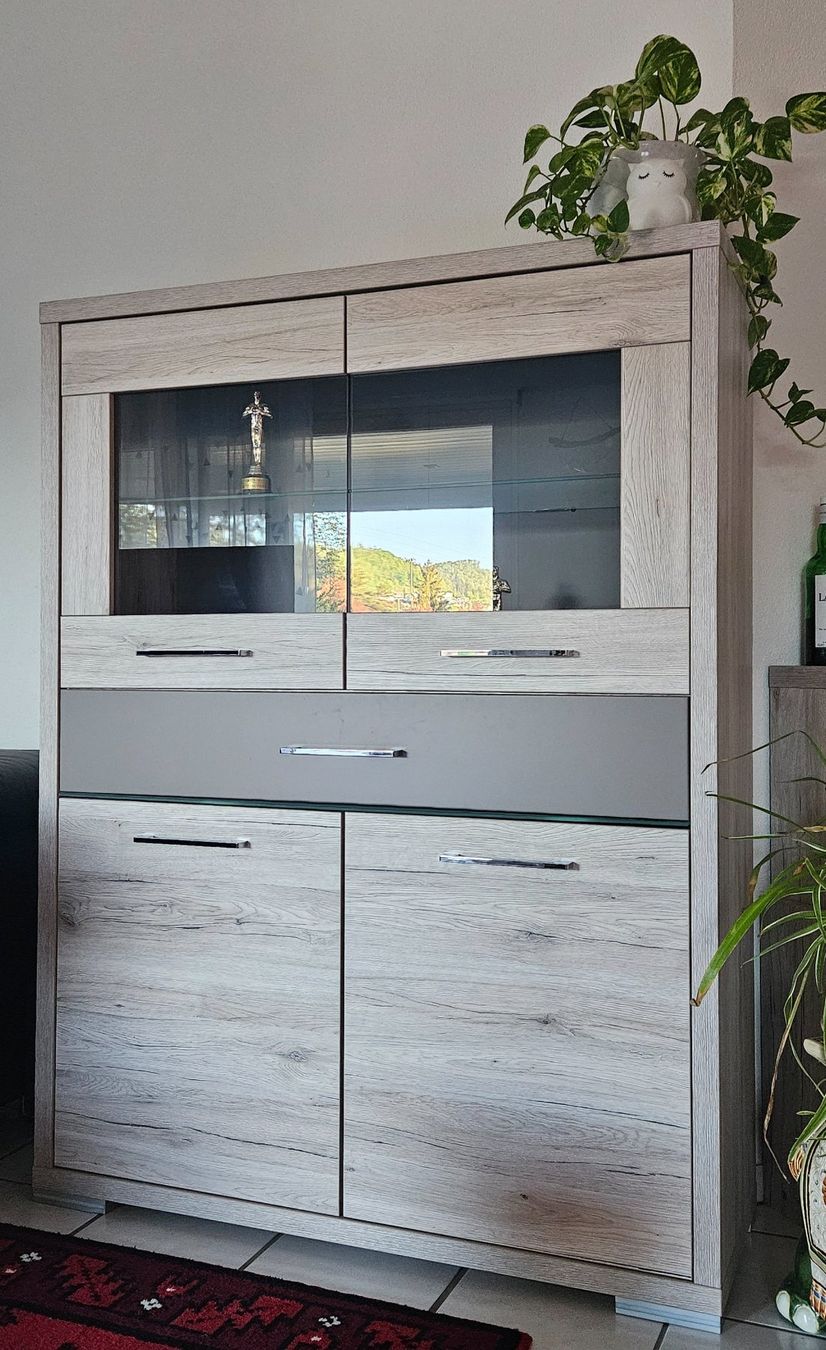 Cassettiere: Vitrine, Sideboard klein, Sideboard gross, Wohnzimmermöbel – Usato da Liestal venduto da RetoZ32
