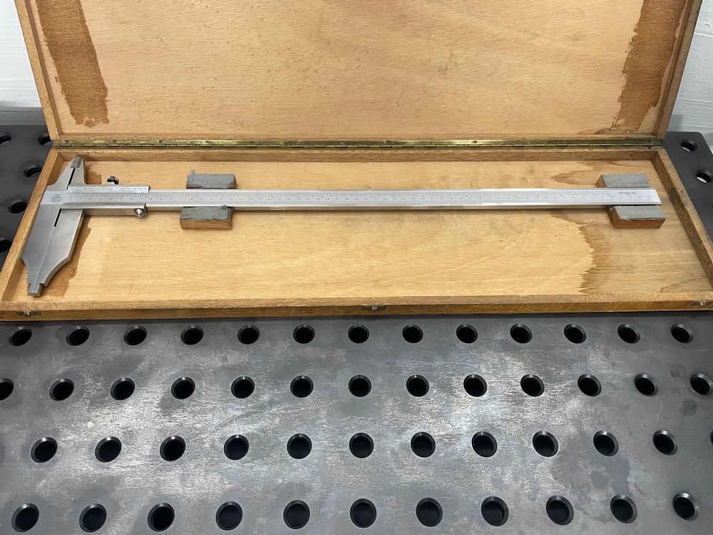 JUXYES Messschieberständer Für Kugeln & Co. – Max. 7,5 Cm, Mit Weichen Pads – Für Edelsteine, Münzen, Mineralien