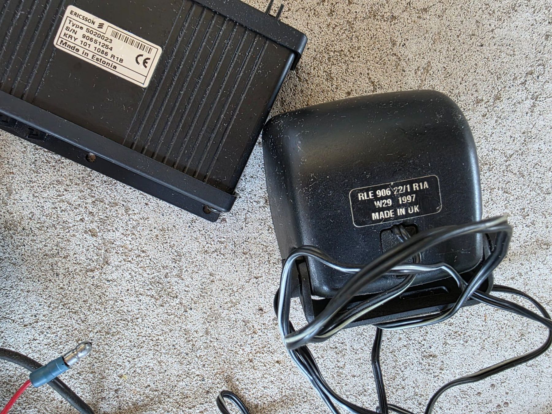 Ericsson Telefoni cellulari / Smartphones: Vintage Ericsson A1018s mit Auto Einbau Satz – Usato da Walterswil BE venduto da Lonitti 4