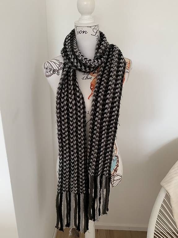 Foulards & écharpes: Schal/Tücher je CHF 2.- / Seide 5.- – D'occasion à Einsiedeln par ver_sb5p 4