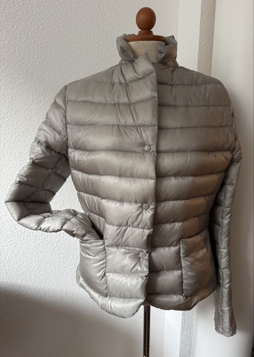 Moncler Giacche: Doudoune légère Moncler, Taille 3, gris argent – Nuovo (secondo la descrizione) da Morges venduto da sandy069