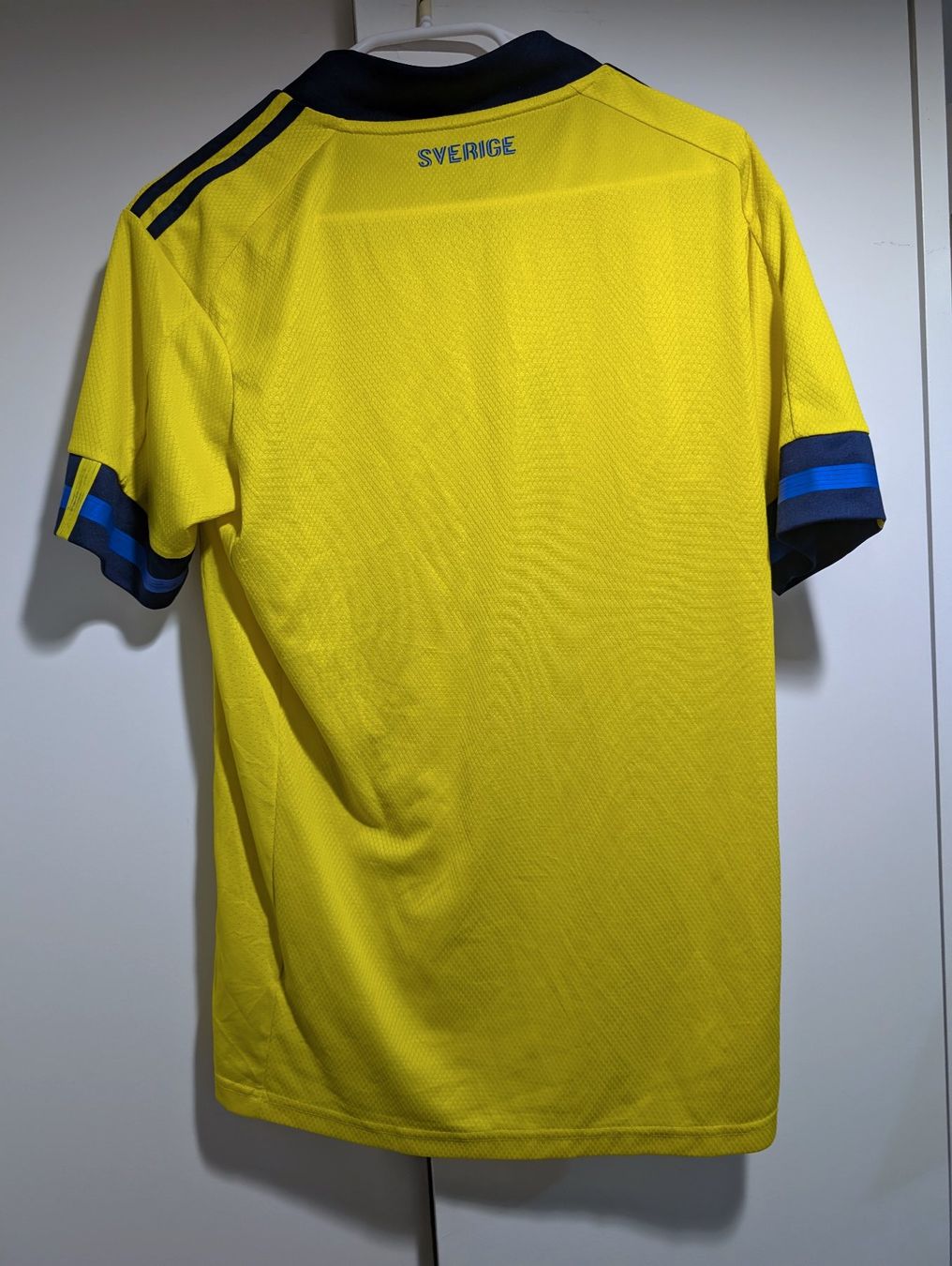Adidas Leibchen & Hosen: SCHWEDEN TRIKOT HOME 2019 - GR. S – Gebraucht aus Spiegel b. Bern von Natix 1
