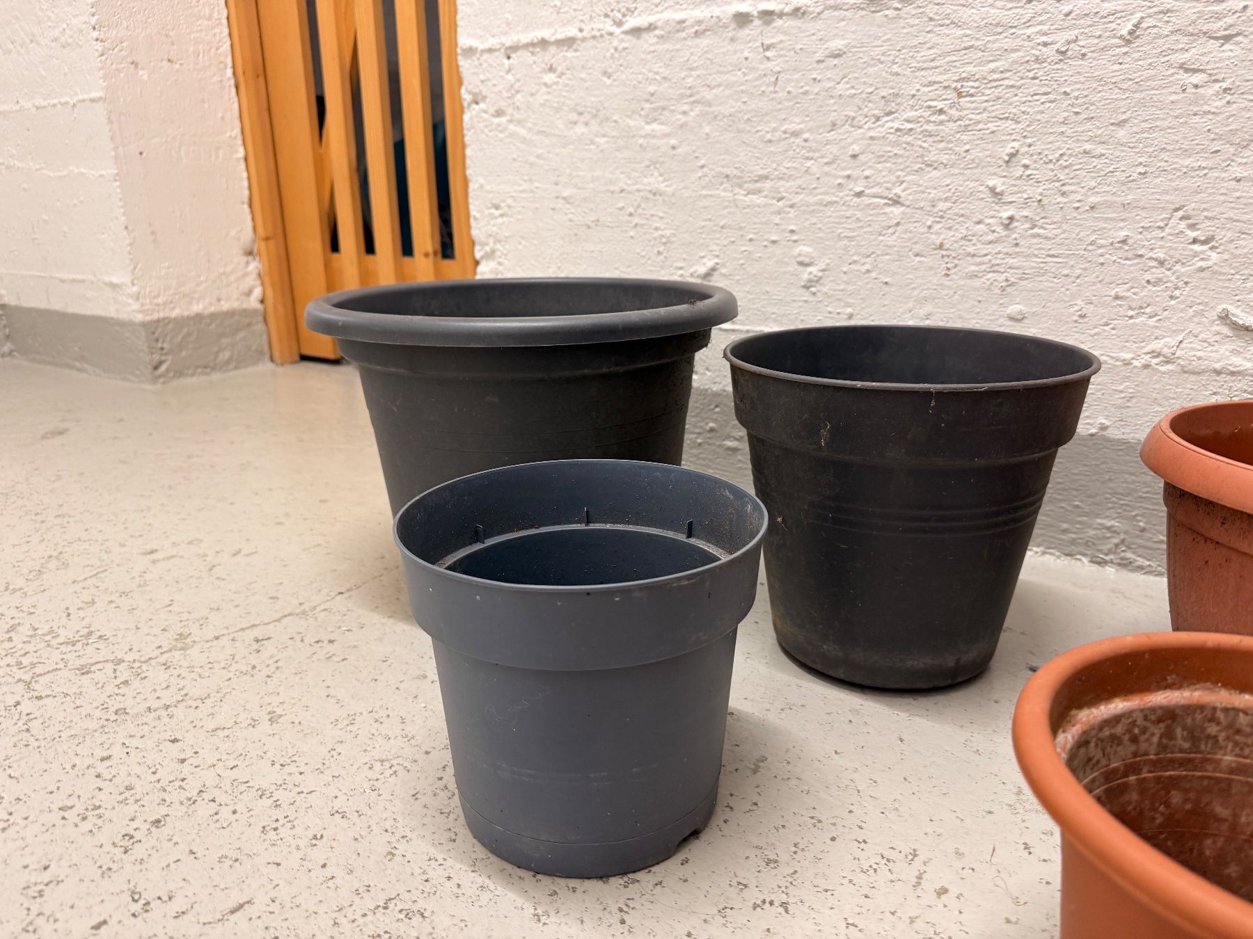 Vasi per fiori: Blumentöpfe Set, Kunststoff, verschiedene Grössen und Farben – Usato da Zürich venduto da Cleo234 2