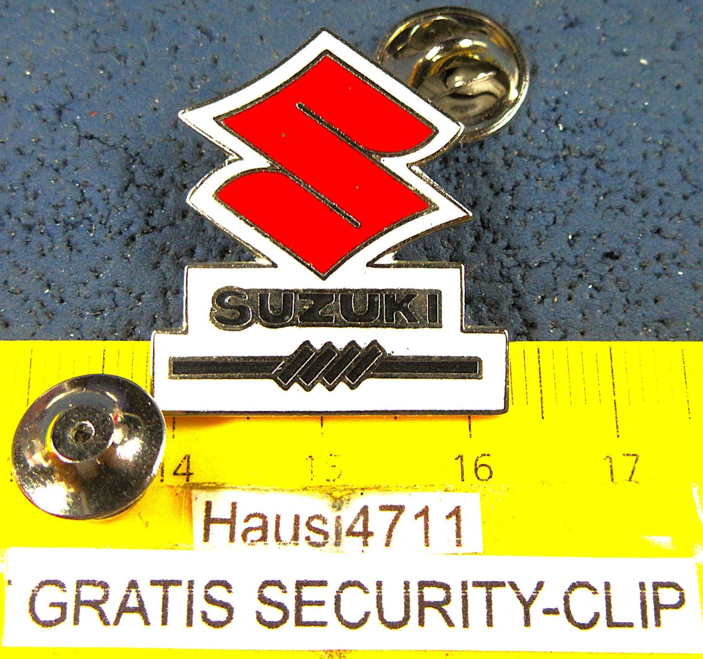 Placchette & Badge: SUZUKI MOTO SCHMUCK-PIN ENAMEL MIT SECURITY-CLIP – Usato da Ettingen venduto da Hausi4711