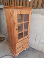 Vitrine aus Kiefernholz mit 2 Tablar und 2  Schubladen 