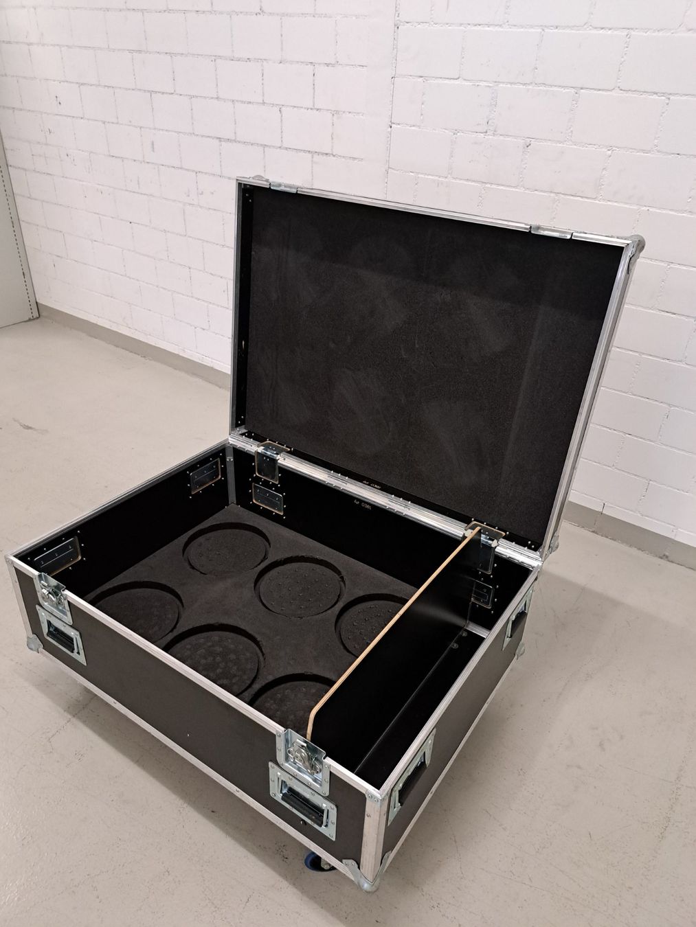 Valigie: Flight Case leer, 110 x 80 x 55cm – Usato da Embrach venduto da lichttechnik 7