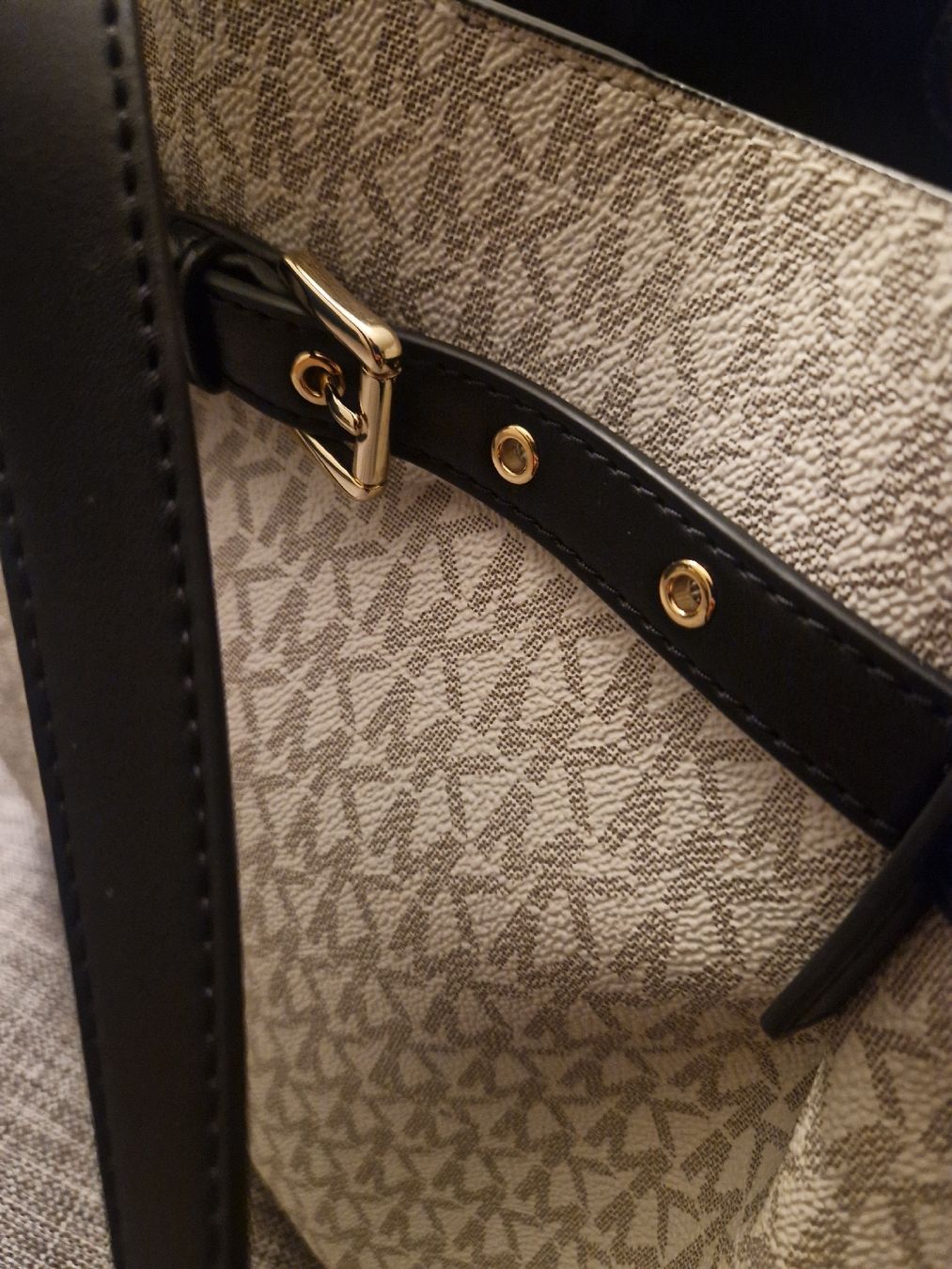 Michael Kors Taschen für Damen: Michael Kors Tote Bag - Stylish and Spacious MK – Gebraucht aus Basel von bas_6kfg 3