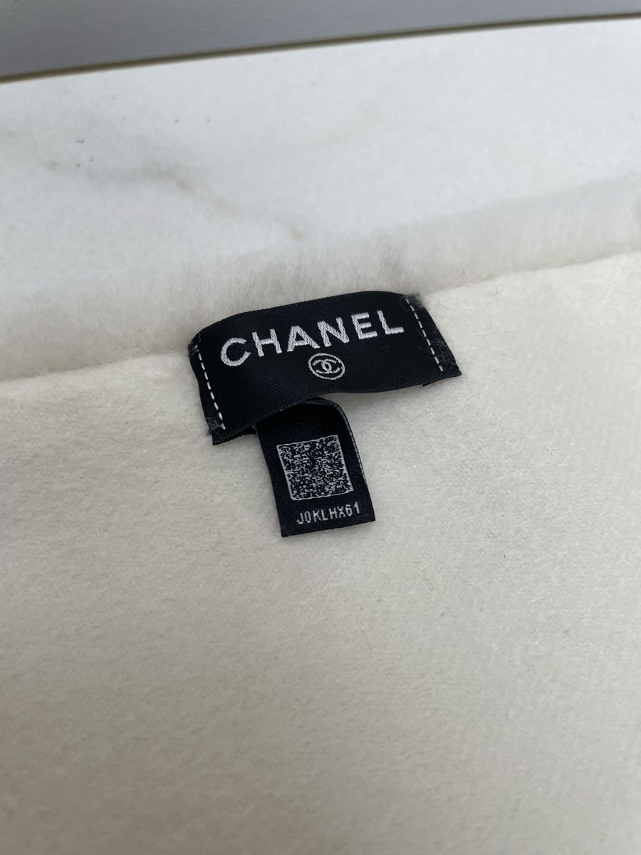 Chanel Foulard & Sciarpe: Chanel scarf – Nuovo (secondo la descrizione) da Vacallo venduto da kellyyy 4
