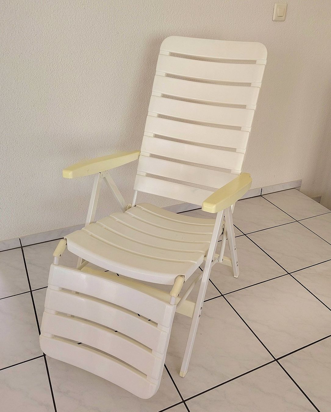 Chaises longues: Liegestuhl klappbar mit Polster – D'occasion à Buchs ZH par Bighusky