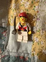 LEGO Vintage Pirata con Spada! Perfetto per la collezione!