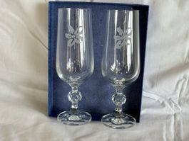 2 Champagner-Gläser in blauer Geschenk-Box