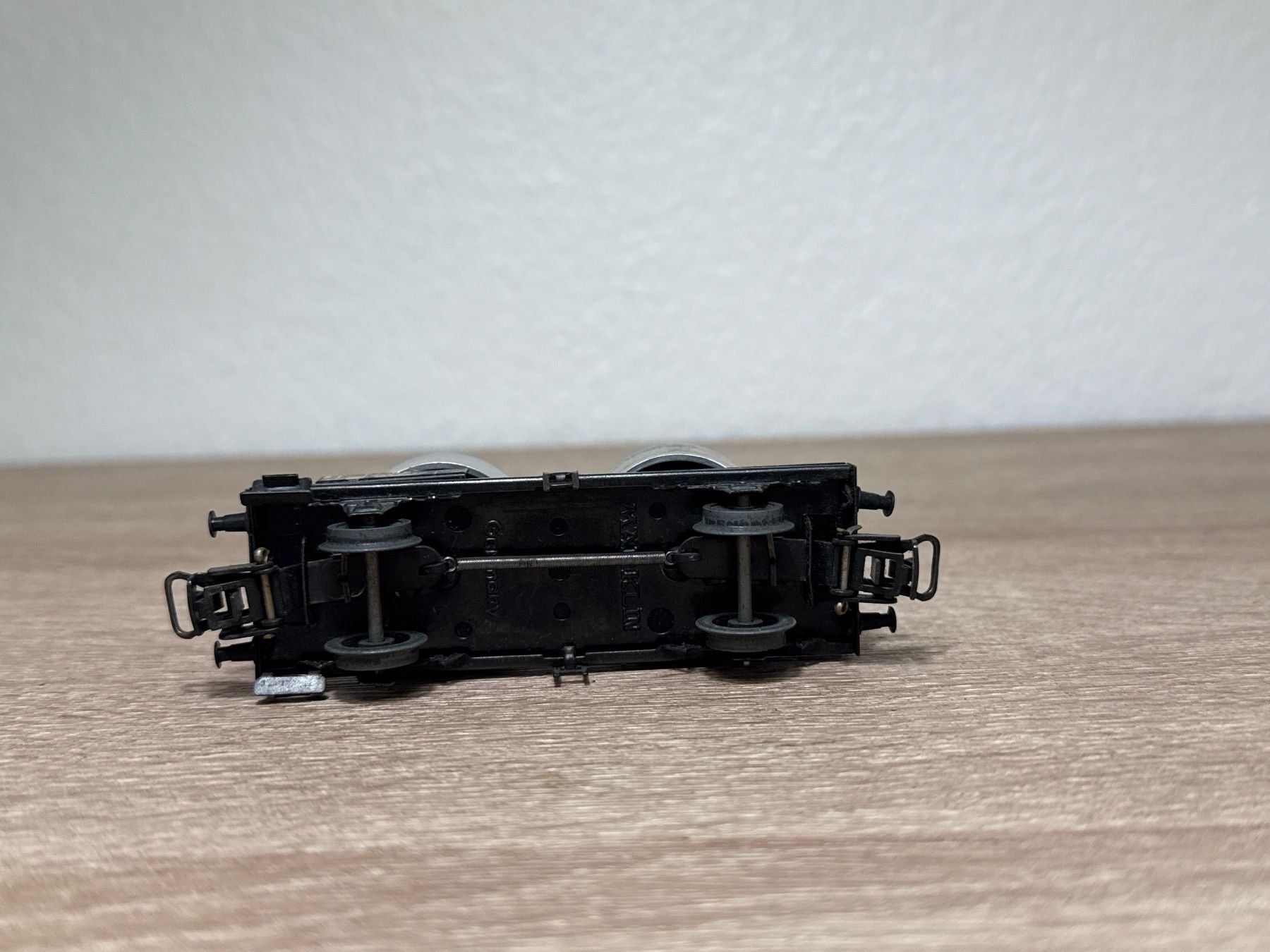 Märklin Modellini di ferrovie: Märklin Silowagen H0 (263) – Usato da St-Aubin-Sauges venduto da Lo_Go 4