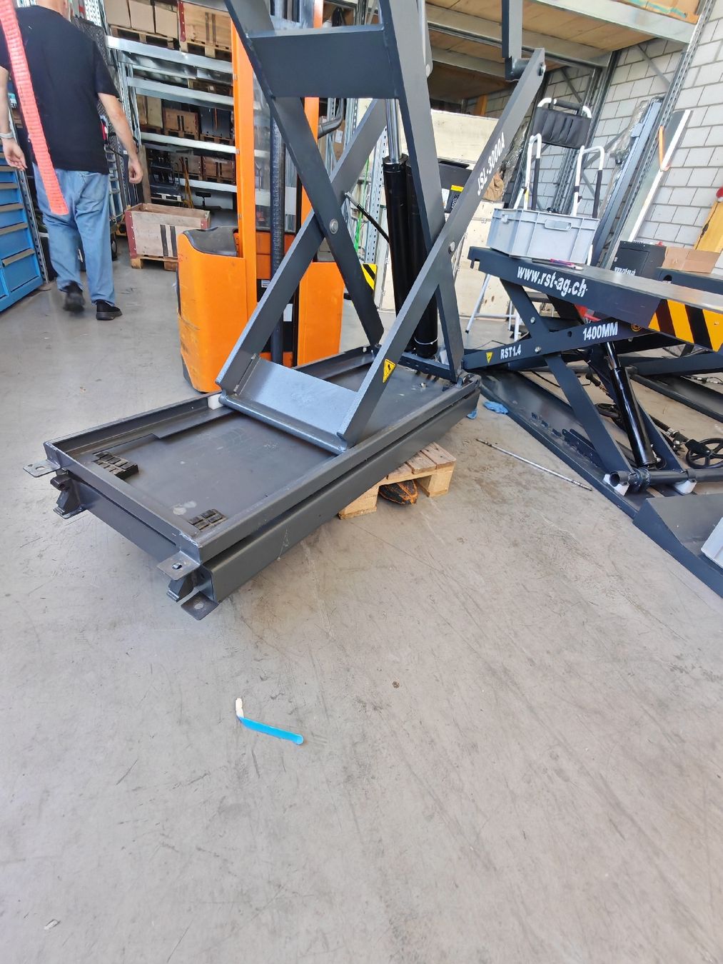 Hebebühne & Wagenheber: Hebebühne. Autolift. Autohebebühne. – Gebraucht aus Oberrüti von Heidelbeeri 2