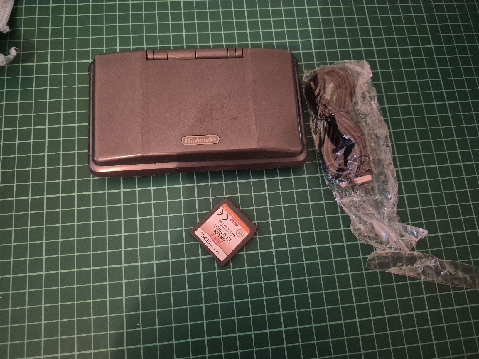 Nintendo Console: Nintendo DS Console, Silver. Includes Brain Training!  – Usato da Meyrin venduto da Retro-GZ