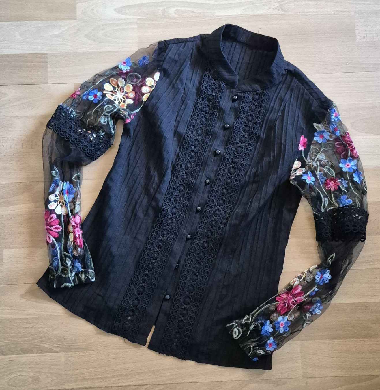 Camicette: Elegantes Hemd mit Spitze Gr. S schwarz – Usato da Naters venduto da Monika-K