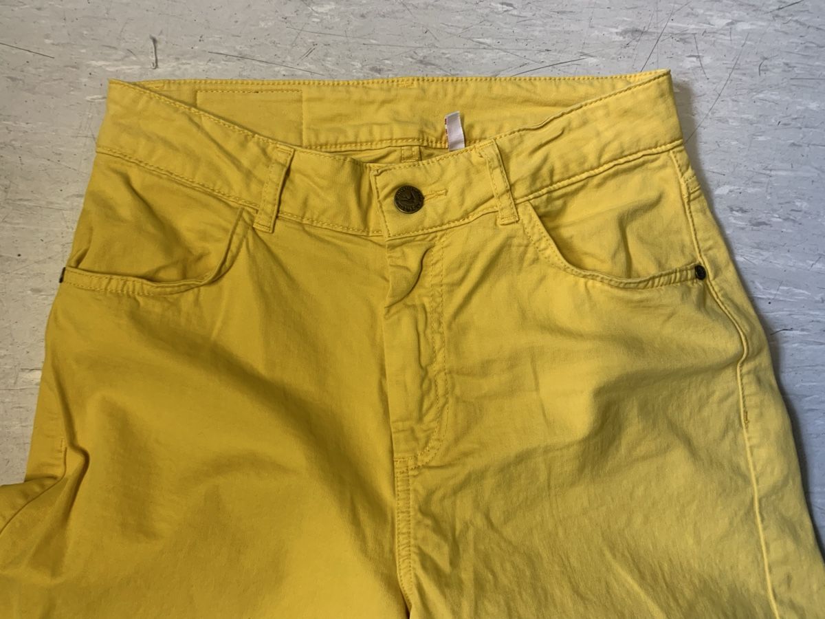 Hosen: Blutgeschwester gelbe Hose XS  – Gebraucht aus Unterseen von jpowers1971 1