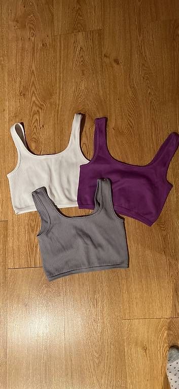 Top: 3x Top grösse xs – Usato da Zell  ZH venduto da sweety052