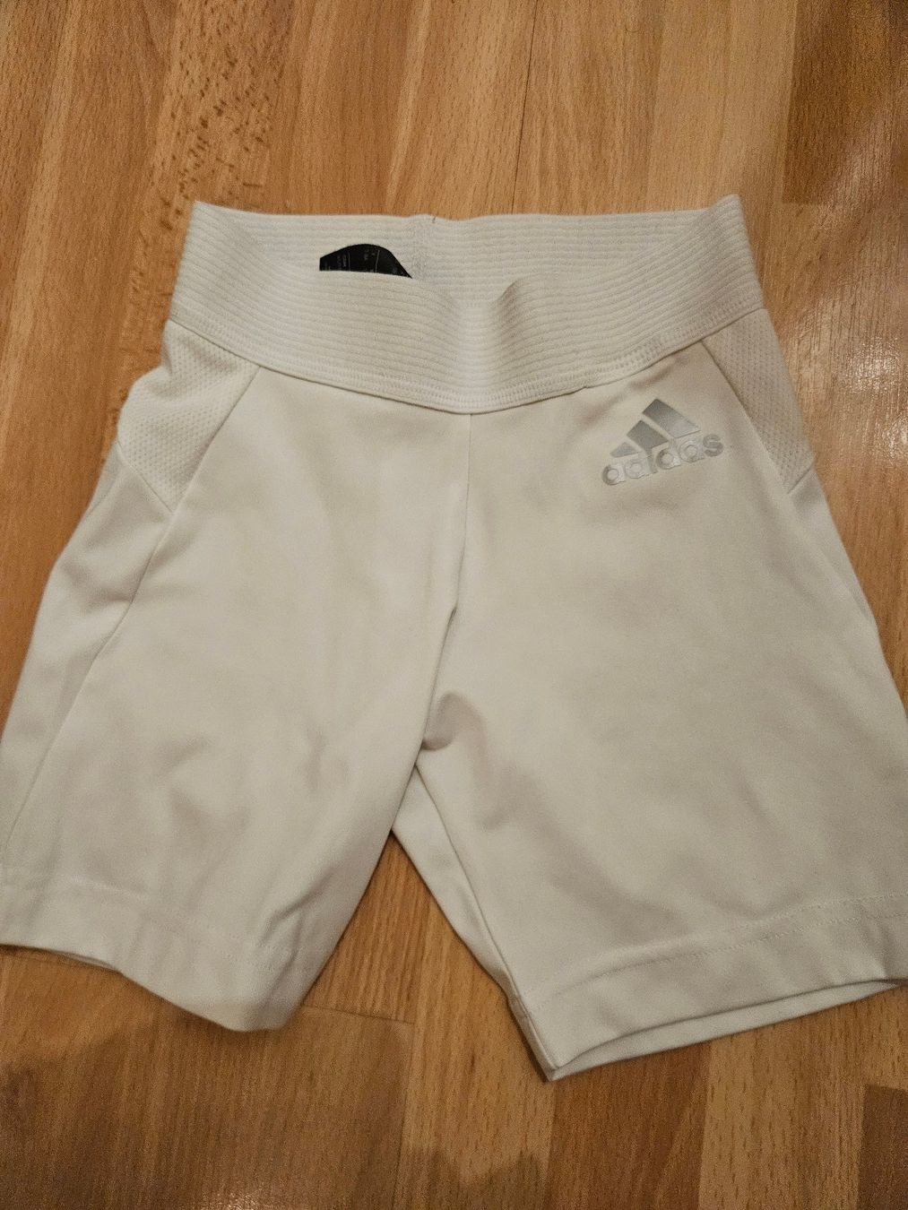 Adidas Pantaloni: Adidas Sporthose 128 – Usato da Hünenberg venduto da lexli06