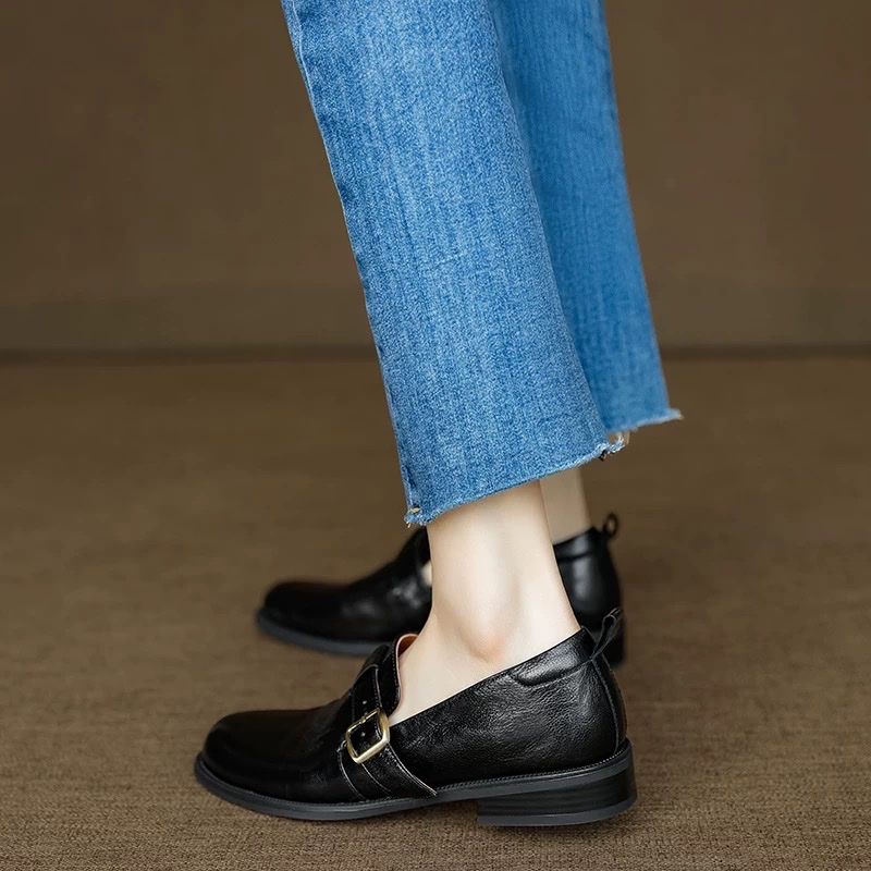 Scarpe da donna: Mocassins noires à boucle, taille 38 – Usato da Lausanne venduto da EliseH 1