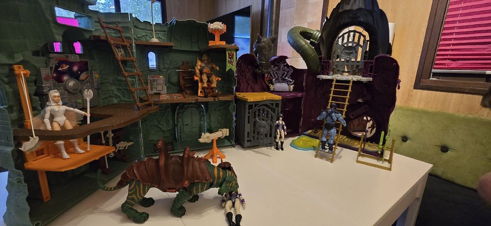 Jouets: MOTU: CASTLE GRAYSKULL,  SNAKE MOUNTAIN UND VIELE FIGUREN – D'occasion à Nürensdorf par manuel0911 2
