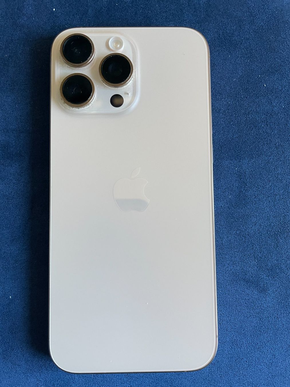 Apple Telefoni cellulari / Smartphones: Apple iPhone 16 Pro Max 256 GB, Dessert Titanium – Usato da Wallisellen venduto da yas_fy7j 1